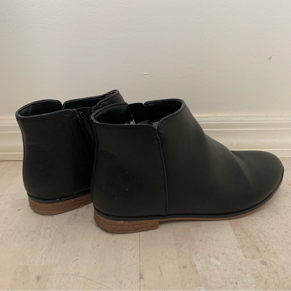 Black booties kid sz 3 Cat & Jack